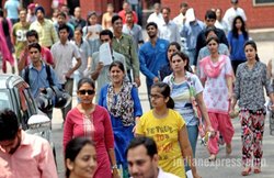 उत्‍तर प्रदेश : 65 हजार सहायक शिक्षकों की भर्ती परीक्षा में गड़बड़ी, नपे अधिकारी