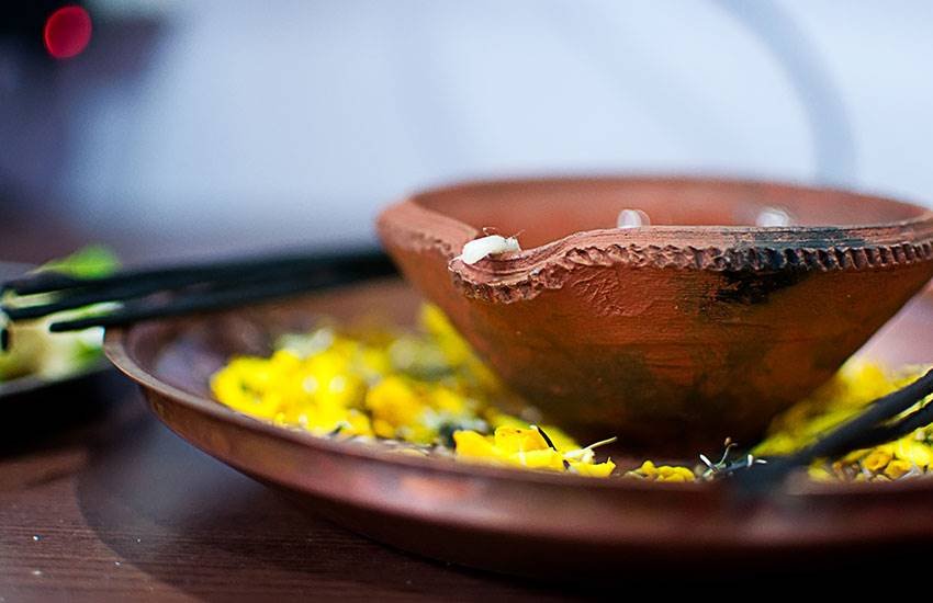 dipak, dipak in worship, dipak and puja, dipak and aarti, Lamp, Lamp in prayer, Lamp in worship, Lamp facts, Lamp and aarati, Inauspicious, Inauspicious facts, Inauspicious reason, religion news