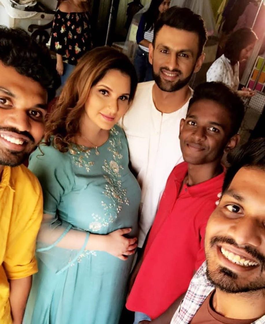 sania mirza troll, sania mirza baby shawer, ania mirza, sania mirza india vs pakistan, sania mirza ind vs pak, asia cup 2018, indian cricket team, pakistan cricket team, sania mirza shoaib malik, shoaib malik, sania mirza twitter, sania mirza social media, cricket news