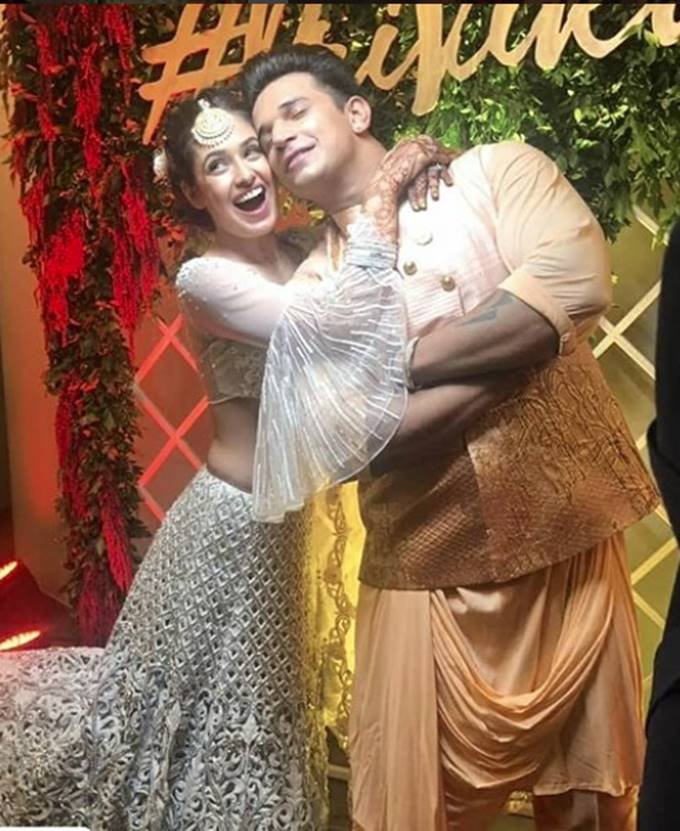 Prince narula, Yuvika Chaudhary, Prince narula wedding, Yuvika Chaudhary wedding, Prince narula with yuvika chaudhary, Yuvika Chaudhary, Yuvika Chaudhary mehandi function, yuvika and prince dancing on their wedding day, watch all videos of yuvika and prince marriage, entertainment news, bollywood news, television news