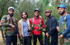 kashmir, kashmir spo, hizbul mujahideen, spo ak 47, kalashnikovs stolen, kashmir ak 47, special police officer, india news, Hizbul Mujahideen commander, Zeenat-ul-Islam,
