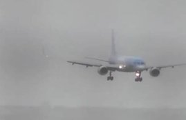 Pilot, Daring Sideway Landing, Bristol Airport, United Kingdom, Storm, Callum, Powerful Winds, Video, Viral, TUI Airways, Pilot, Praise, Social Media, Incredible, Perfect, International News, Trending News, Hindi News