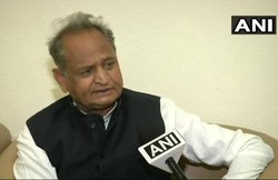 राजस्थान चुनाव: जीतने पर वसुंधरा सरकार की योजनाएं बंद नहीं करेगी कांग्रेस, जानिए क्यों