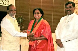 Padmini Reddy, Wife, Senior Congress Leader, C Damodar Rajanarasimha, Telangana, Congress, Join, BJP, Former Deputy Chief Minister, Undivided Andhra Pradesh, Congress Government, N Kiran Kumar Reddy, In-Charge, Congress Manifesto, Committee, Telangana Elections, Telangana, State News, Hindi News