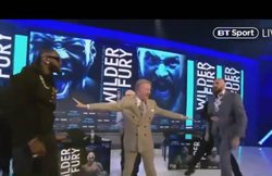 मैच से पहले प्रेस कॉन्फ्रेंस में ही भिड़ गए दिग्गज बॉक्सर, देखें VIDEO