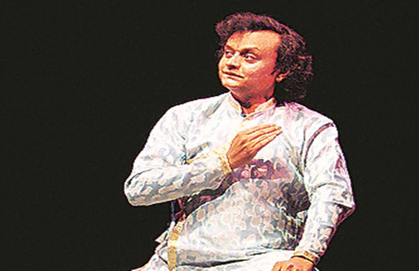 सुर सागर सोसायटी आॅफ दिल्ली घराना की ओर से आयोजित समारोह में पंडित बिरजू महाराज ने बैठक अंदाज में भाव पेश कर समां बांध दिया। सुर सागर सोसायटी आॅफ दिल्ली घराना की ओर से आयोजित समारोह में पंडित बिरजू महाराज ने बैठक अंदाज में भाव पेश कर समां बांध दिया।