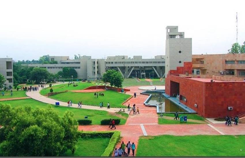 डीटीयू की ओर से उन्नत भारत अभियान के संयोजक प्रोफेसर अमित कुमार श्रीवास्तव ने बताया कि हमने पांच गांवों बरवाला, साहिबाबाद दौलतपुर, सिरस्पुर, भलस्वा जहांगीरपुर और पहलादपुर बांगर को गोद लिया है।