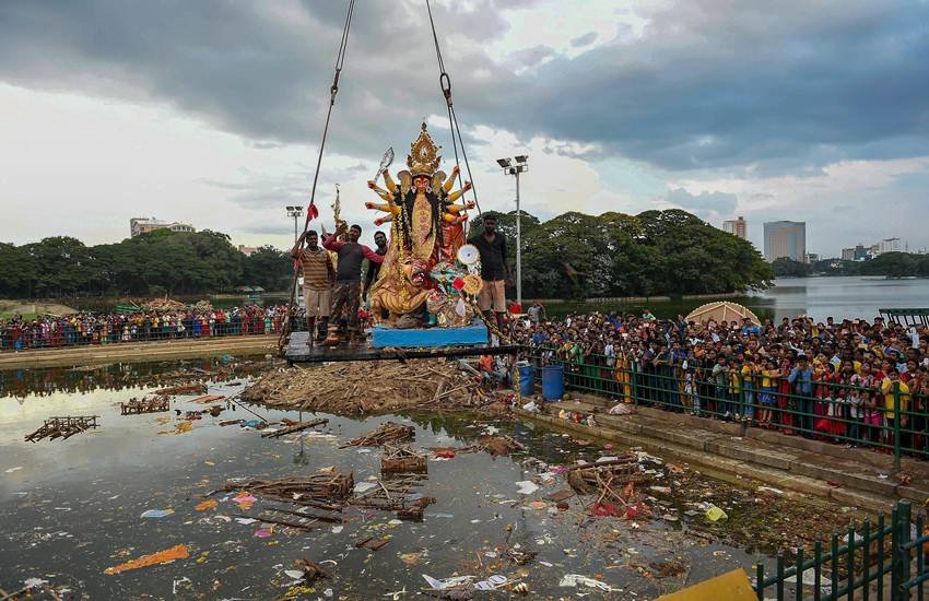 Durga Idol Immersion, Durga Visarjan, Idol, Two Communities, Brawl, Controversy, Stone Pelting, SSP, DM, Police, Injured, Gonda, Uttar Pradesh, State News, Hindi News
