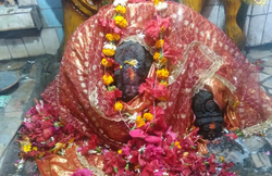 नवरात्रि: यूपी का अनोखा देवी मंदिर, मूर्ति के कान से रिसता है जल