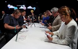 Huawei अगले साल कर सकता है ‘फोल्डेबल फोन’ लाने का ऐलान, तैयार है टेक्नोलॉजी