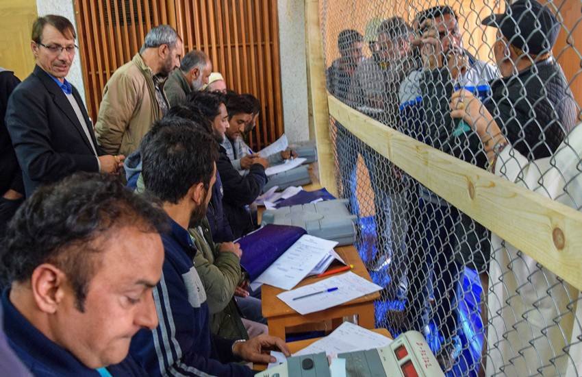 Jammu and Kashmir Municipal Election Results, Jammu Kashmir, Municipal Poll, Congress, BJP, Candidate, Lone Vote, Won, Victory, Voting, Single Vote, Candidates, Turnout, Low, NC, PDP, State News, Elections News, Hindi News