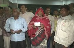 आयुष्‍मान योजना: लखनऊ मेडिकल कॉलेज स्‍टाफ ने कहा- जाओ पहले मोदी से पैसा लेकर आओ