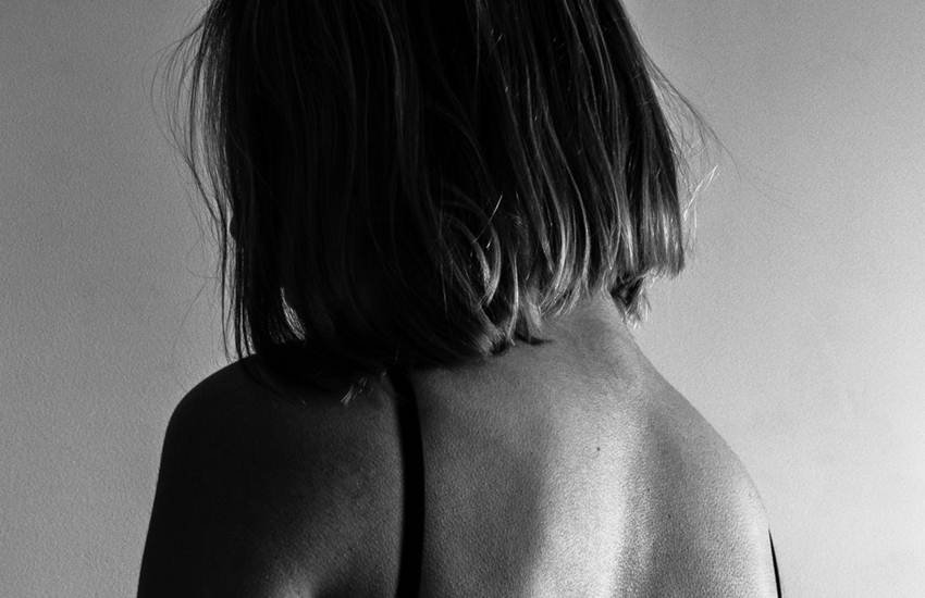 Model, Drunk, Alcohol, Brawl, Lift, Watch Man, Security Guard, Cigarette, Alcohol, Oshiwara, Mumbai, Video, Viral, State News, Trending News, Hindi News Model, Drunk, Alcohol, Brawl, Lift, Watch Man, Security Guard, Cigarette, Alcohol, Oshiwara, Mumbai, Video, Viral, State News, Trending News, Hindi News