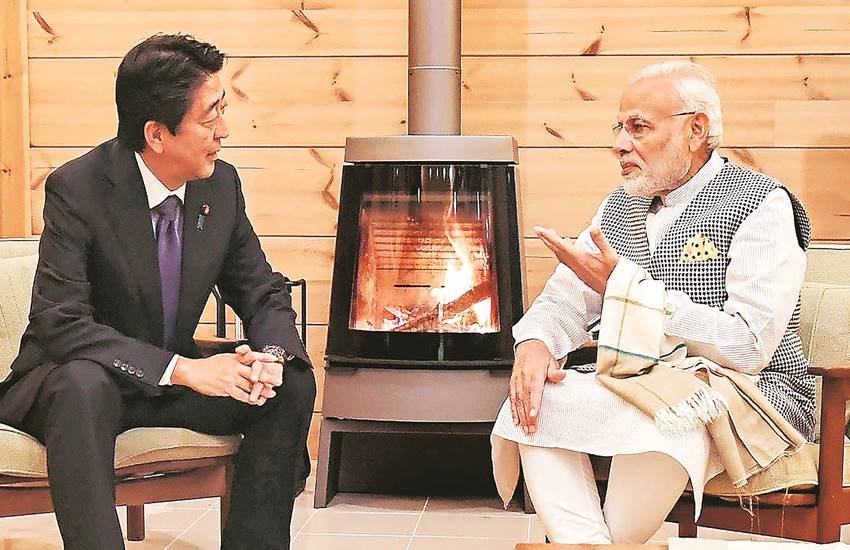 वर्ष 2006 में पहली बार प्रधानमंत्री चुने गए आबे एक प्रतिष्ठित राजनीतिक परिवार से आते हैं। 