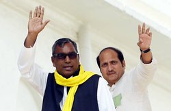 यूपी-बिहार के लोगों पर हो रहे हमलों पर गुस्सा, बीजेपी के सहयोगियों ने मांगा गुजरात सरकार से इस्‍तीफा