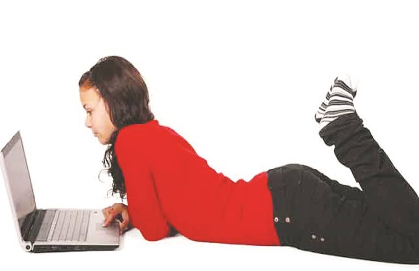 इंटरनेट से जुड़े नए अपराध भी सामने आने लगे हैं। बच्चों में दूसरे का अकाउंट हैक करना, ऑनलाइन धमकी देना और ऑनलाइन खेल की लत के चलते आक्रामक व्यवहार, मार-पीट के मामले बढ़ रहे हैं। 