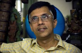 Pawan Khera, Congress, Shouts, Silent, Interupt, Anchor, Anand Narsimhan, Live TV Debate, CNN News 18, Video, Trending News, Hindi News