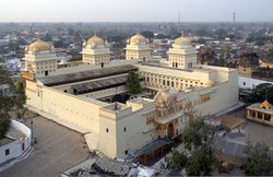 एमपी: इस मंदिर में वीआईपी बनकर आने वाले की चली जाती है कुर्सी