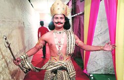 काशी में तालाब की गंदगी से ‘राम’, ‘लक्ष्मण’ को आने लगीं उल्टियां, रामलीला छोड़ धरने पर बैठे