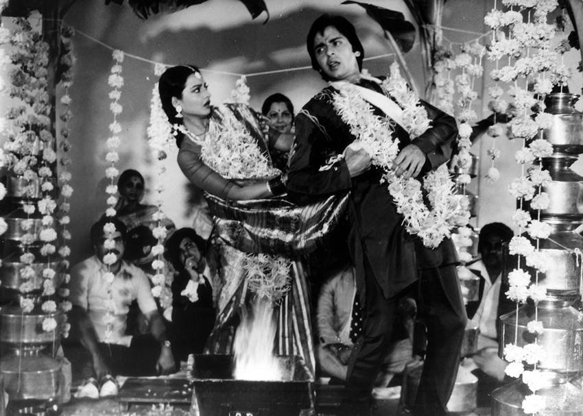 Rekha, Rekha Birthday, Rekha Age, Rekha Birthday Date, Rekha Husband, Rekha Date of Birth, Rekha Movie, Rekha Bollywood Movie, Rekha Actress, Rekha: The Untold Story, Yaseer Usman, Rendezvous with Simi Garewal, TV Interview, Bollywood News Hindi News, Rekha News in Hindi
