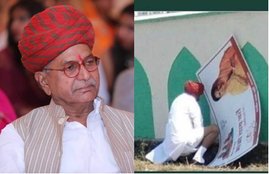 Rajasthan Minister, Urinates, Photograph, Shambhu Singh Khatesar, Urinates, Wall, Ajmer, Campaign Poster, Chief Minister, Vasundhara Raje, Viral, Social Media, Defends, Old Tradition, BJP, Prime Minister, Narendra Modi, Swachh Bharat Mission, Ajmer, Rajasthan, Rajasthan, State News, Trending News, Hindi News