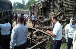 UP Trains Route : न्‍यू फरक्‍का एक्‍सप्रेस दुर्घटनाग्रस्‍त, ये ट्रेनें कैंसिल, देखें किनका बदला रूट