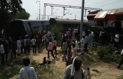 UP Raebareli Train Accident Updates: पटरी से उतरी न्‍यू फरक्‍का एक्‍सप्रेस, 7 की मौत, कई ट्रेनें रद्द