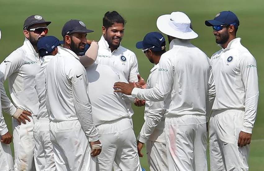 विकेट लेने के बाद भारतीय खिलाड़ी। (फोटो सोर्स- पीटीआई) विकेट लेने के बाद भारतीय खिलाड़ी। (फोटो सोर्स- पीटीआई)