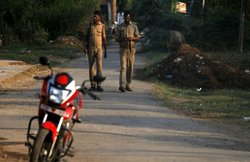 यूपी: मुहर्रम के झंडे को हटा लगाया भगवा, दो समुदायों में भीषण संघर्ष के बाद 10 गिरफ्तार
