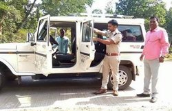 मध्‍य प्रदेश: सबइंस्पेक्टर बेटे ने वाहन चेकिंग के दौरान काटा एसडीओ पिता का चालान