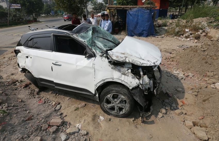 अलीगढ एक्सप्रेस-वे पर सड़क हादसा 
फोटो क्रेडिट - गजेंद्र यादव 