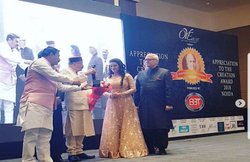 भोजपुरी एक्ट्रेस अक्षरा सिंह को मिला दादा साहब फाल्के अवार्ड