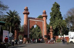 AMU ने दो छात्रों का सस्‍पेंशन किया रद्द, पुलिस ने दर्ज किया है देशद्रोह का मामला