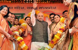 MP Elections 2018: शाह ने ली चुटकी, कहा- इस उम्र में जरा धीरे बोला करें कमलनाथ, सेहत की करें चिंता