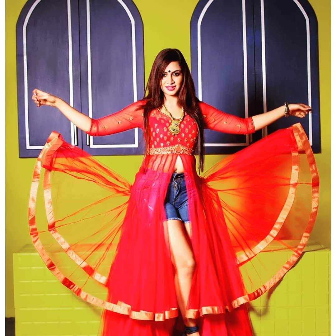 Arshi Khan, Arshi Khan birthday, Arshi Khan movies, Arshi Khan fees, Arshi Khan age, Arshi Khanphotos, Arshi Khan bigg boss 11, अर्शी खान