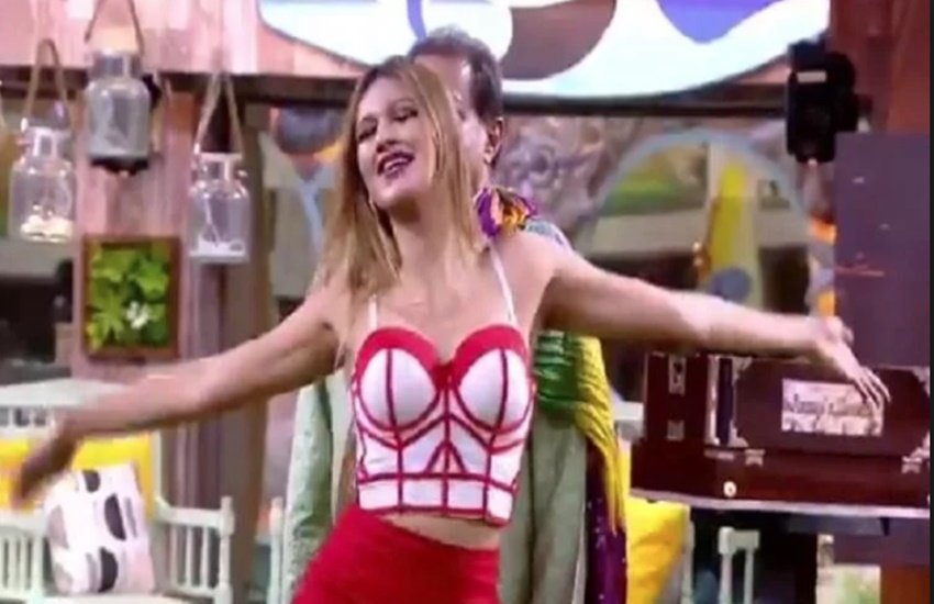 Bigg Boss 12 Weekend Ka Vaar Episode : जसलीन ने किया अनूप जलोटा को पोल बनाकर पोल डांस Bigg Boss 12 Weekend Ka Vaar Episode : जसलीन ने किया अनूप जलोटा को पोल बनाकर पोल डांस