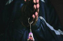 उत्तरप्रदेश: आगरा में धर्मांतरण की सूचना पर बवाल, बजरंग दल और विहिप ने होटल में की तोड़फोड़