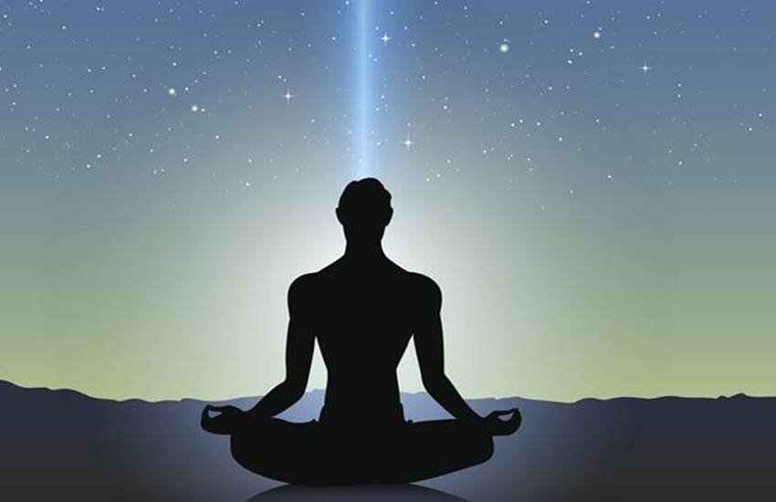 हमारे पूर्वज ऋषि-मुनियों के पास ब्रह्माण्डीय विज्ञान चिकित्सा पद्धति का विशाल भंडार था। वे प्राकृतिक परिवेश में रहते थे। प्रकृति से उनका तालमेल स्थापित था।