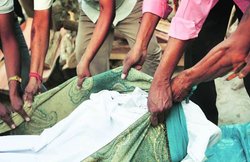 यूपी: रेप का विरोध करने पर 11वीं की छात्रा की हत्‍या, लाश पेड़ से लटकाई