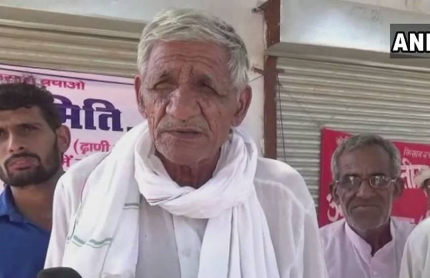 मृतक किसान के परिजन। (फोटो- एएनआई)