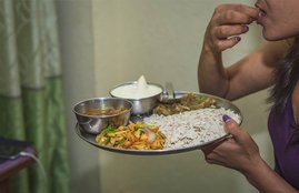 Eating, Eating methods, Eating ways, Eating vidhi, Eating in hindu, hindu Eating, Eating food, Eating in hinduism, Right Hand, Right Hand facts, Right Hand importance, religion news