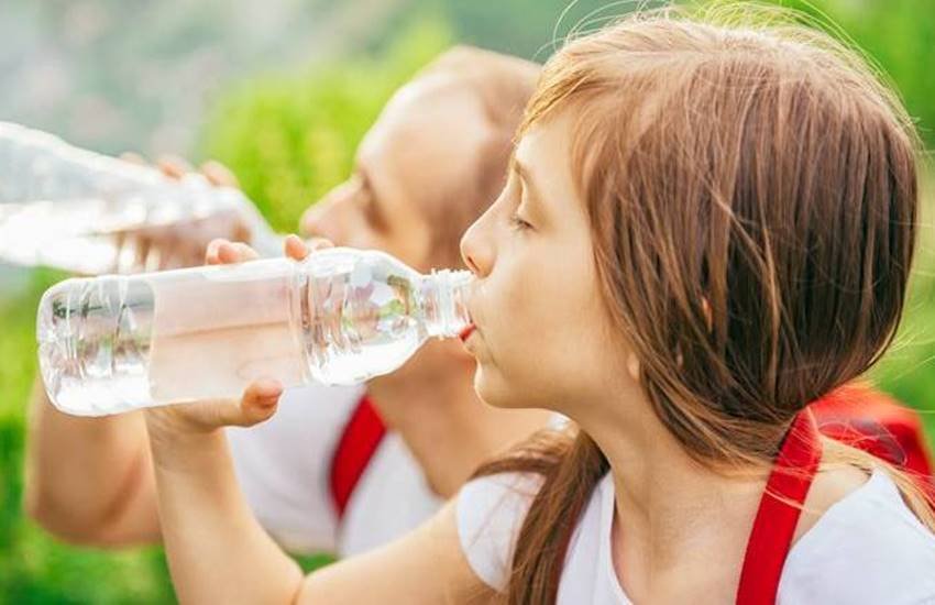 उपवास के दौरान हेल्दी फूड्स का सेवन करना सेहत के लिए जरूरी होता है, ताकि कमजोरी और बीमारियों से बचा जा सके।