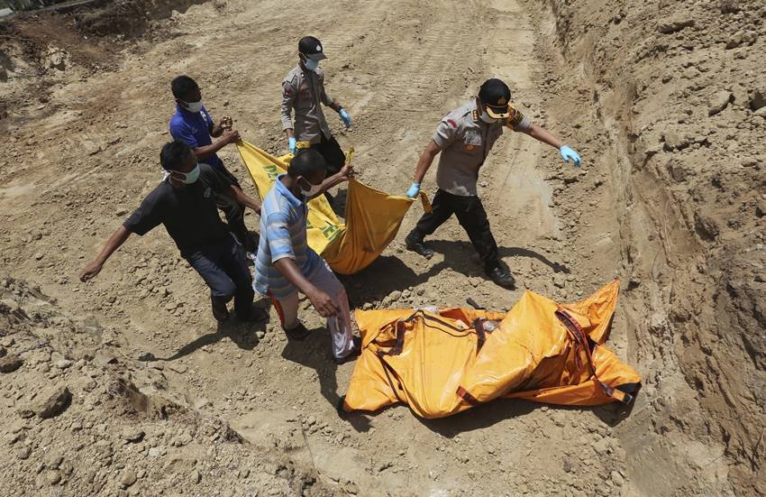 indonesia tsunami, indonesia earthquake, indonesia tsunami videos, indonesia tsunami death count, indonesia earthquake