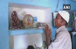 32 साल से रामलीला कर रहे जहीरुद्दीन, बोले-भगवान शंकर की फोटो में दिखते हैं मोहम्मद