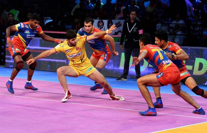 अभिषेक सिंह के 14 और रोहित बालियान तथा सिद्धार्थ देसाई के आठ-आठ अंकों के दम पर यू मुम्बा ने शनिवार को हरियाणा स्टीलर्स को 53-26 के विशाल अंतर से हराकर प्रो कबड्डी लीग (पीकेएल) के सीजन-6 में अपनी दूसरी जीत दर्ज की।