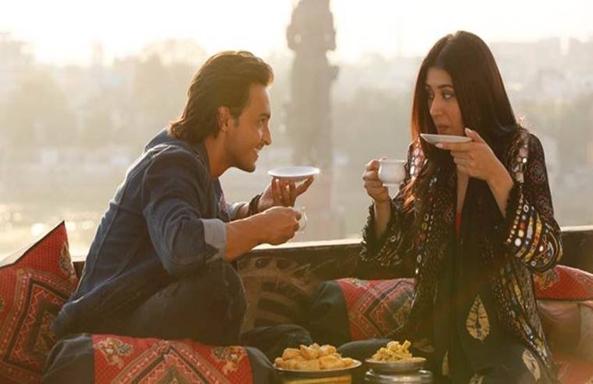 Loveyatri Box Office Collection day 1 : इस फिल्म के साथ आयुष शर्मा और वरीना हुसैन अपना डेब्यू कर रहे हैं।