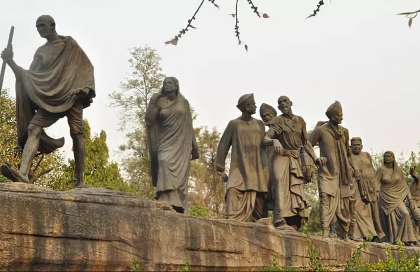 Gandhi statue, Mahatma Gandhi, Gandhi spectacles missing, Delhi police, Gyarah Murti in Chanakyapuri, Dandi March, New Delhi Municipal Council, NDMC, Gandhi statue without glasses