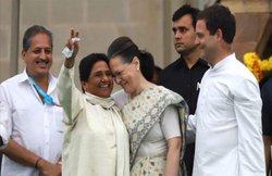 Election 2018: मायावती ने साधा कांग्रेस पर निशाना, कहा- सीटों के लिए भीख मांगने के बजाय बसपा अकेले लड़ेगी चुनाव