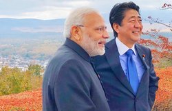 आबे ने मोदी को चॉपस्टिक्स से खाना सिखाया, एक घर और दो प्रधानमंत्रियों का अकेले डिनर