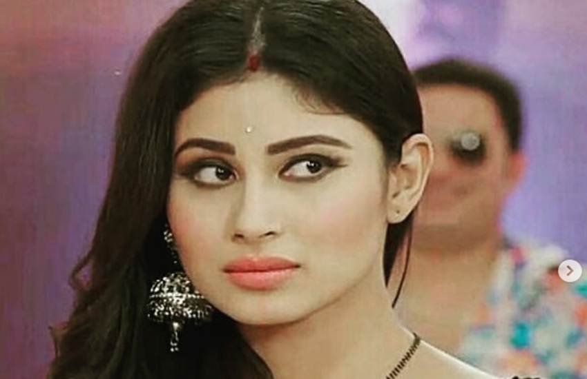 me too, me too campigan, me too mouni roy, mouni roy shuts twitter users, reema kagti harassed mouni roy, gold, मौनी रॉय, रीमा कागती me too, me too campigan, me too mouni roy, mouni roy shuts twitter users, reema kagti harassed mouni roy, gold, मौनी रॉय, रीमा कागती